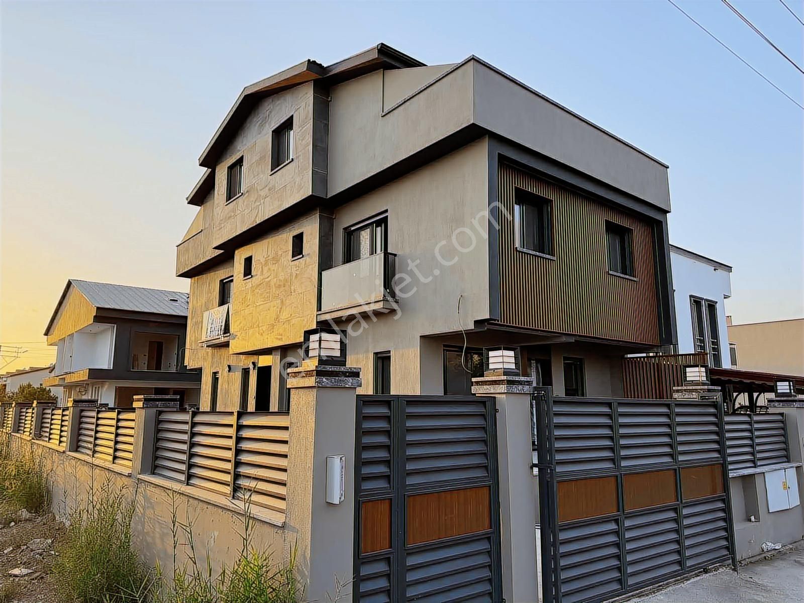 Mükemmel İşçilik Denize Yürüme Mesafesi 3+1 Sıfır Villa - Görsel 15