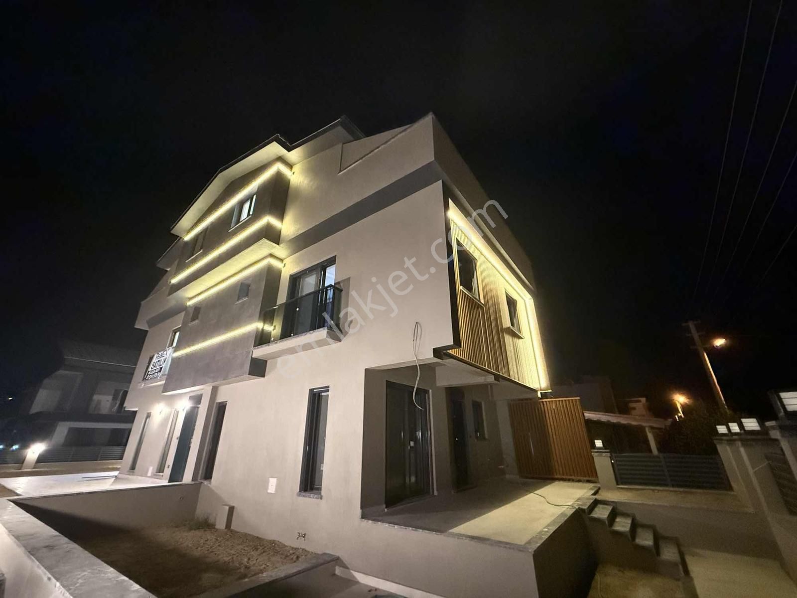 Mükemmel İşçilik Denize Yürüme Mesafesi 3+1 Sıfır Villa - Görsel 12