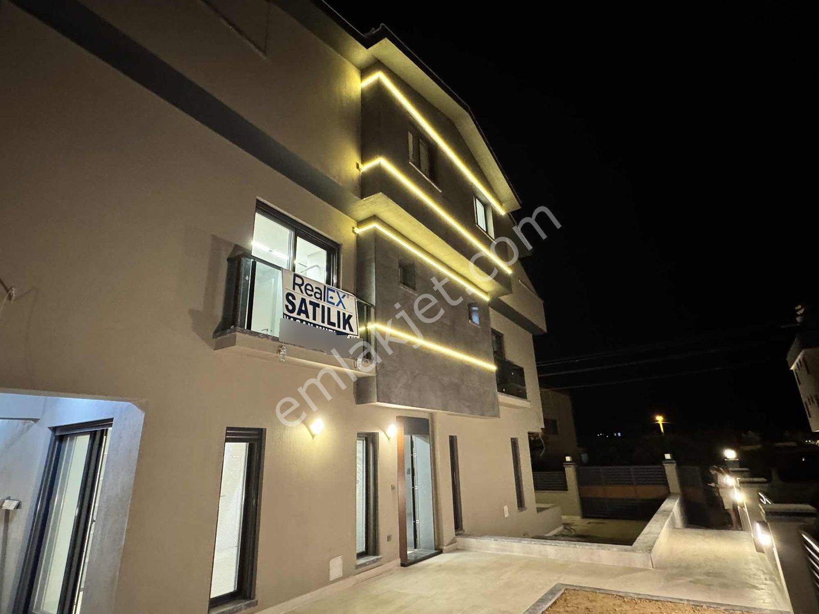 Mükemmel İşçilik Denize Yürüme Mesafesi 3+1 Sıfır Villa - Görsel 3