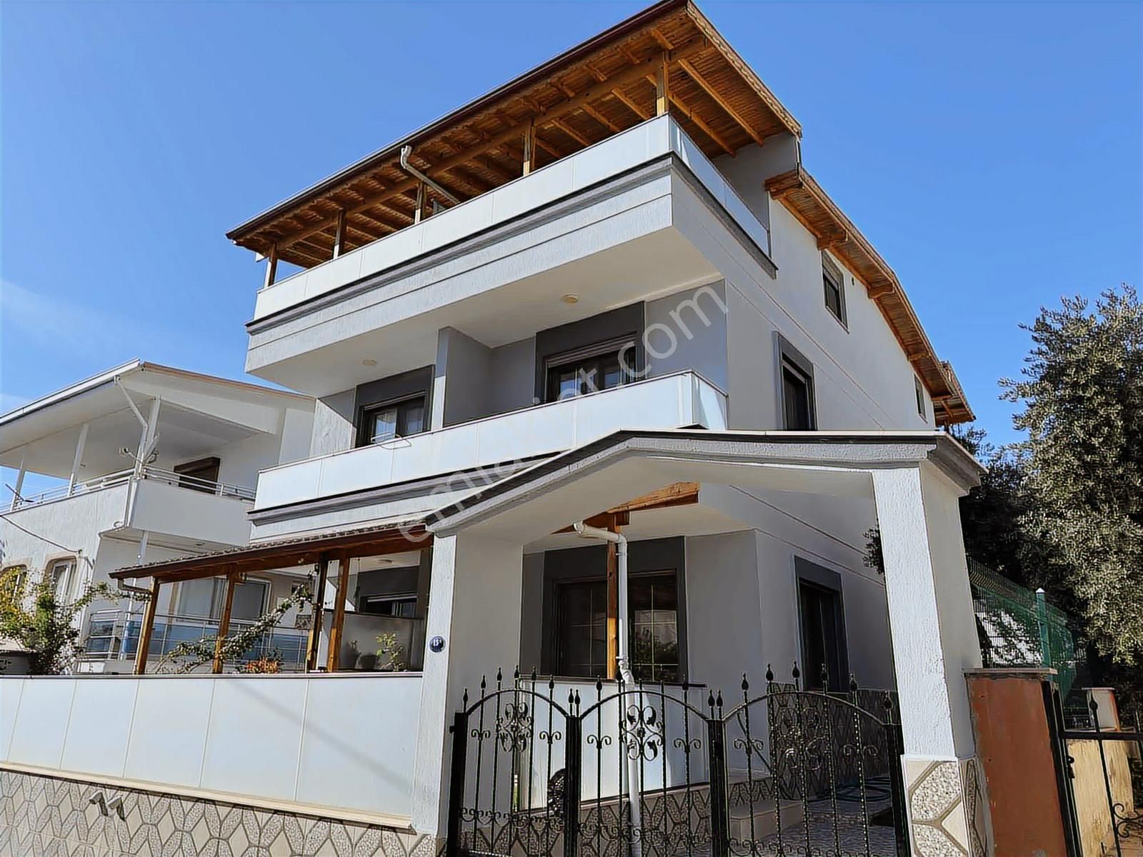 Realex'den Özdere'de Denize Yakın 4+1 Sıfır Vılla