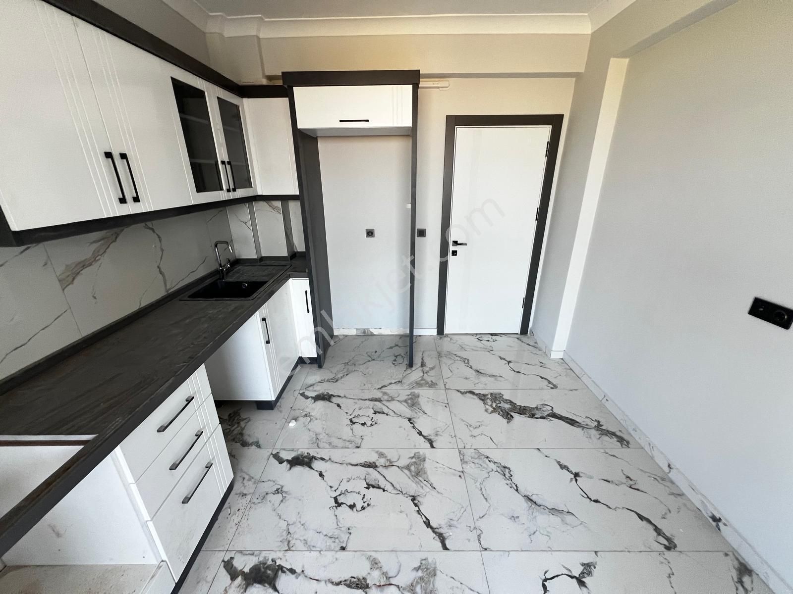 ⫸ Yiğit Gayrimenkul'den⫷ Bahçelievler'de Kendine Hayran Bırakıcak Ayrı Mutfaklı▃ Satılık 2+1daire▃ - Görsel 4