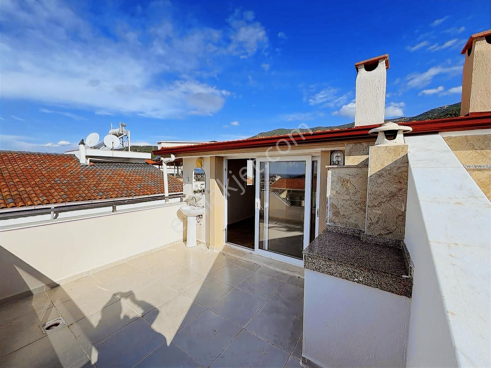 Merkezi Konumda Deniz Manzaralı /otoparklı Yazlık Villa (realex) - Görsel 3