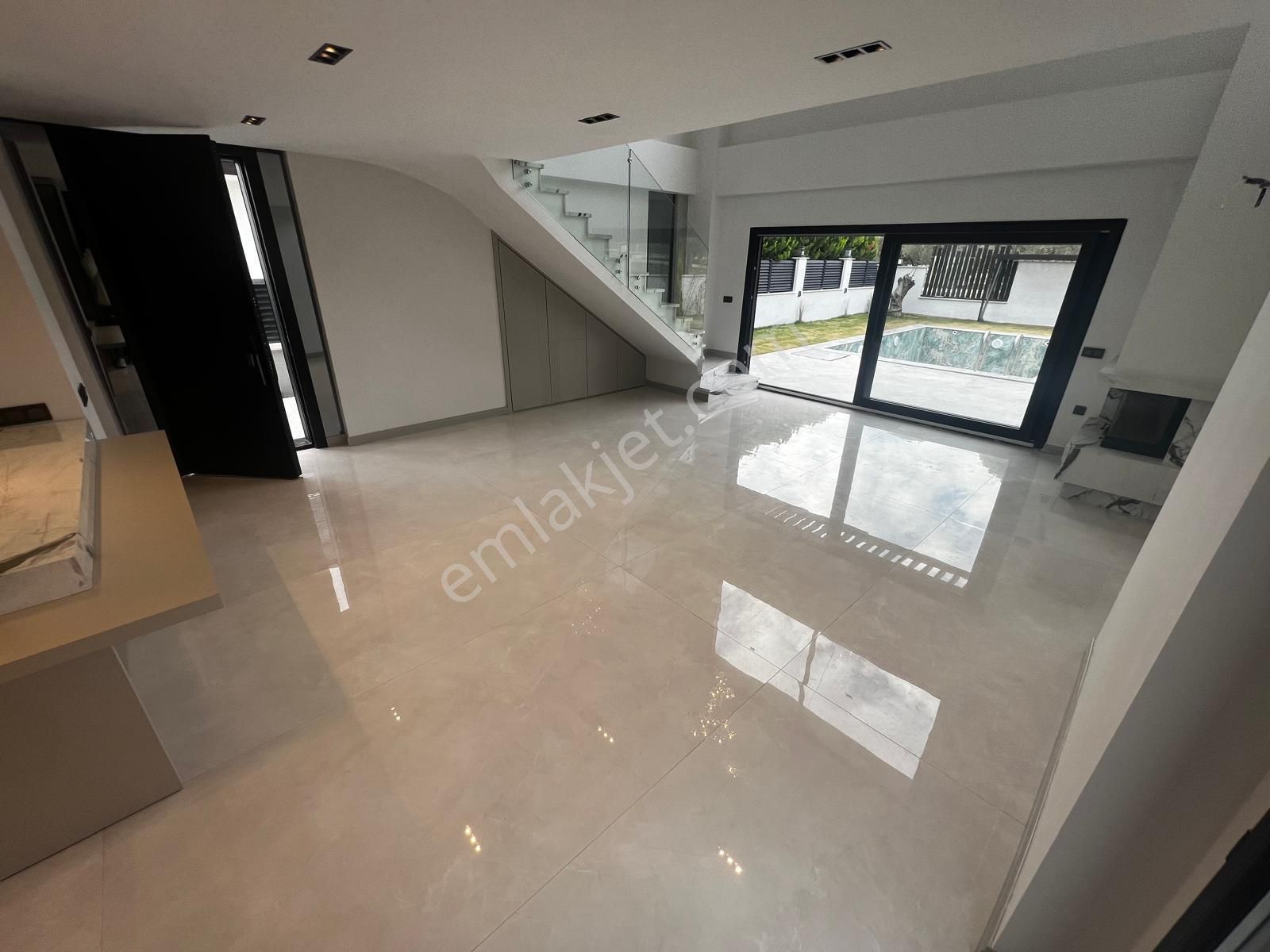 Yiğit'ten Güre'de Müstakil Havuzlu Şömineli Muhteşem 3+1 Villa - Görsel 14