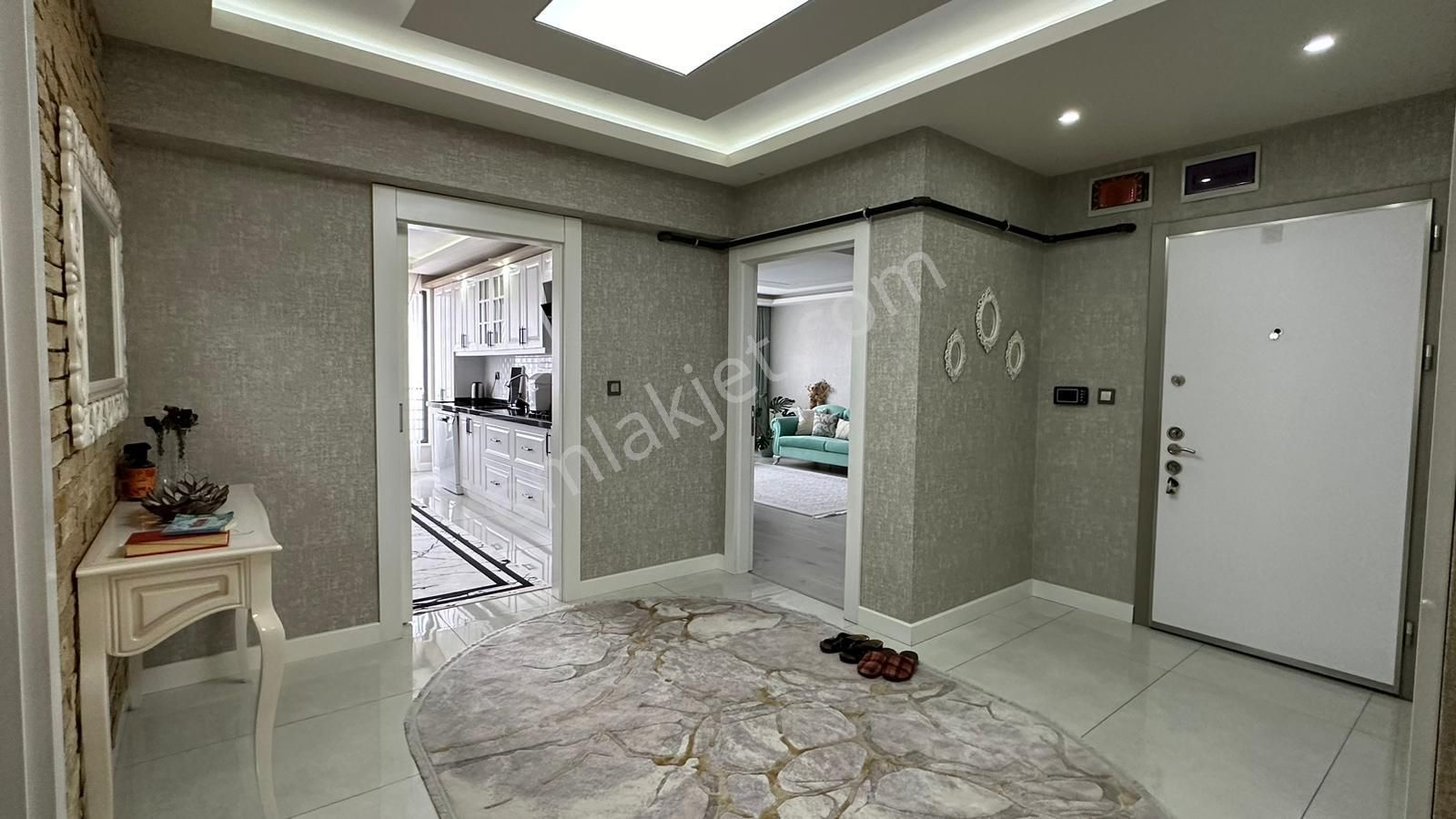 Pursaklar Mehmet Zengin Emlak'tan Hastane Yakını 13.kat 4+1 Ultra Lüks Sitede Daire - Görsel 22