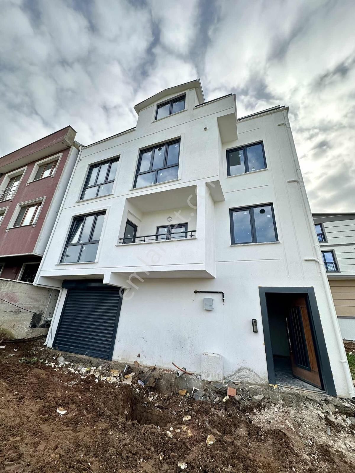 Biens'ten Çamlık Caddesi Dibinde Satılık 2+1 Dubleks