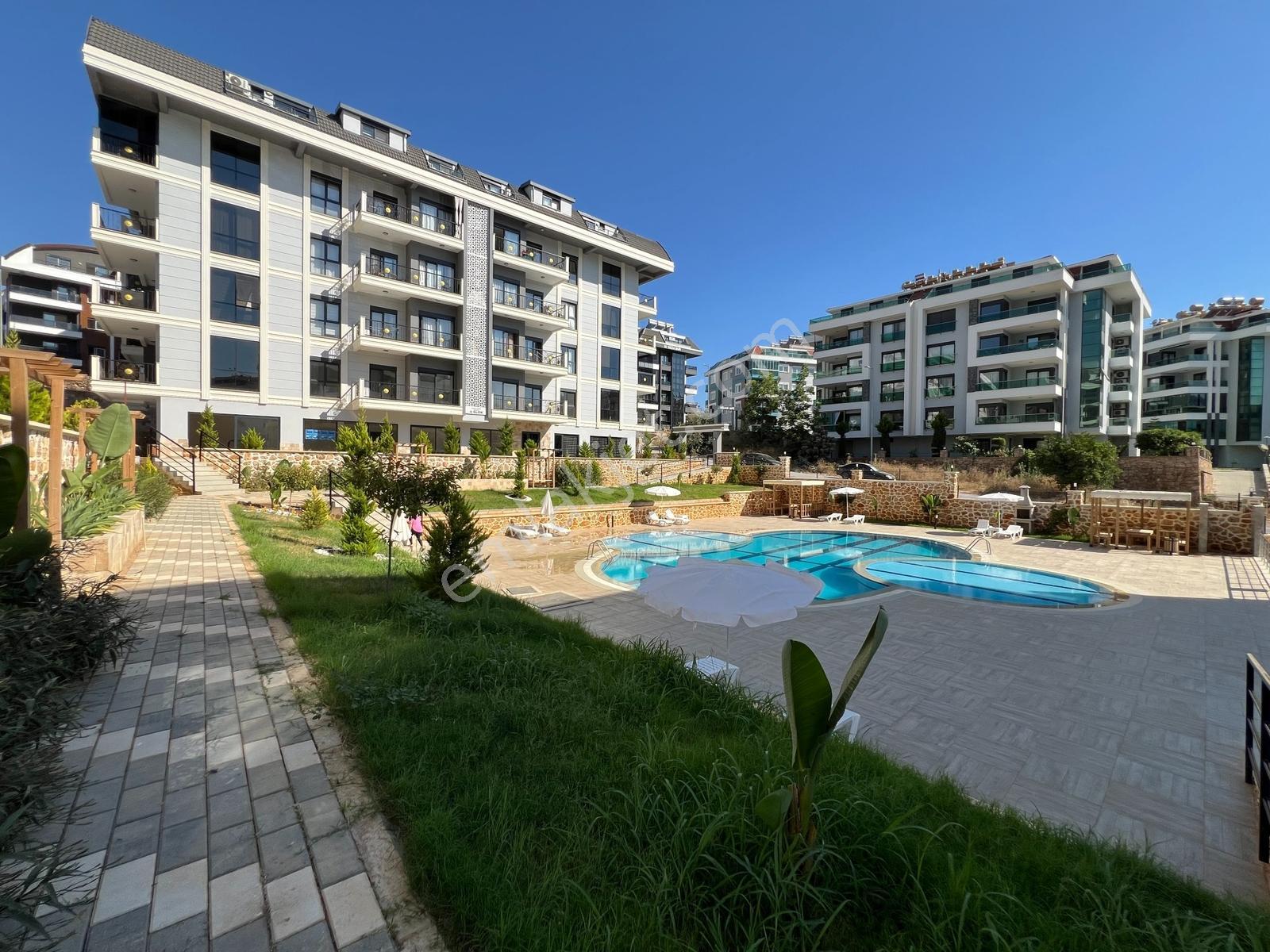 Alanya Obada Satılık 4+1 Site İçi Havuzlu Lüks Dubleks Daire