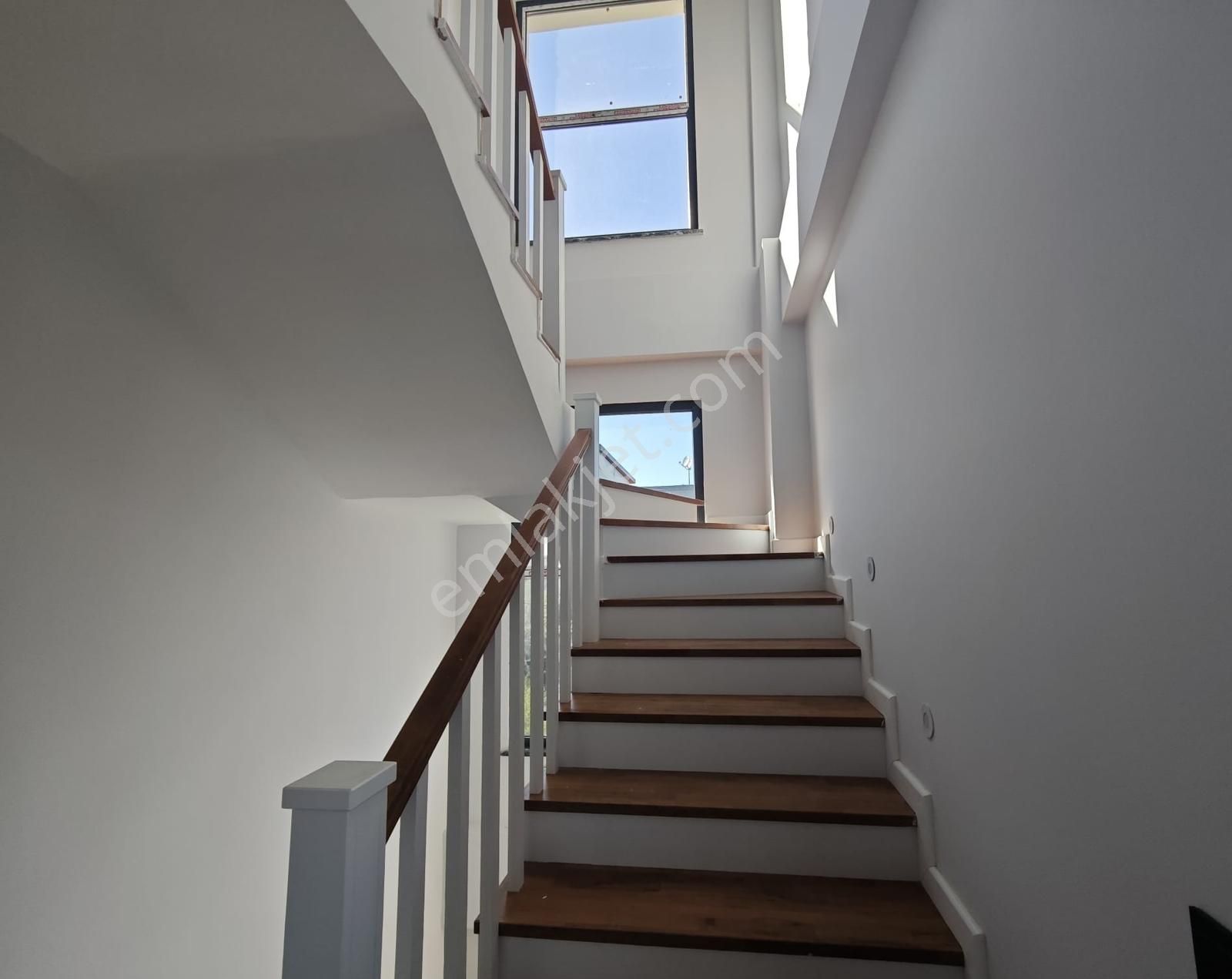 Bayramoğlu'nda Deniz Manzaralı Satılık Lüks Konsept İkiz Villa - Görsel 3