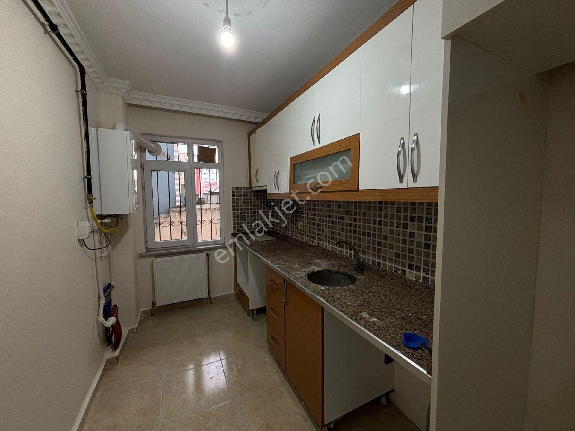 Amasyalılar Meydanda Merkez'de 2+1 İskanlı Kombili Acıl Satılık - Görsel 6