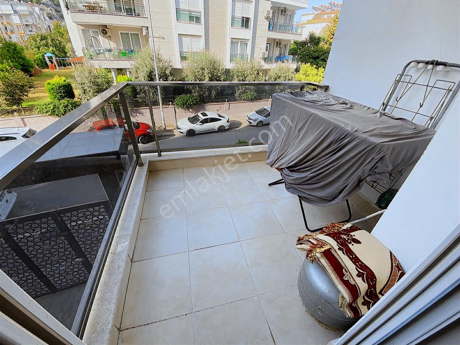 Hurma'da Havuzlu Site İçinde Kiralık 1+1 Mobilyalı Şık Daire - Görsel 3