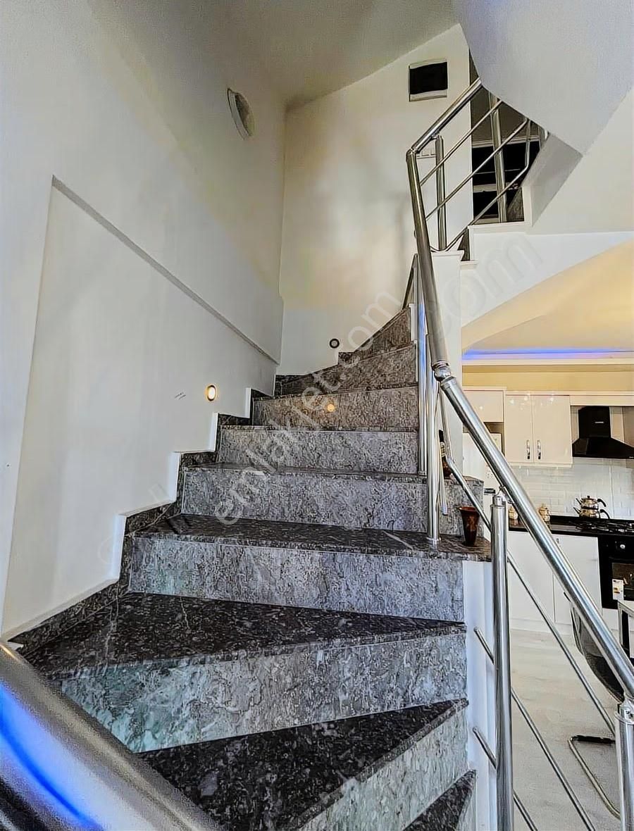 Canyurt Gayrimenkulden Yeni Foçada Satılık Triblex - Görsel 2