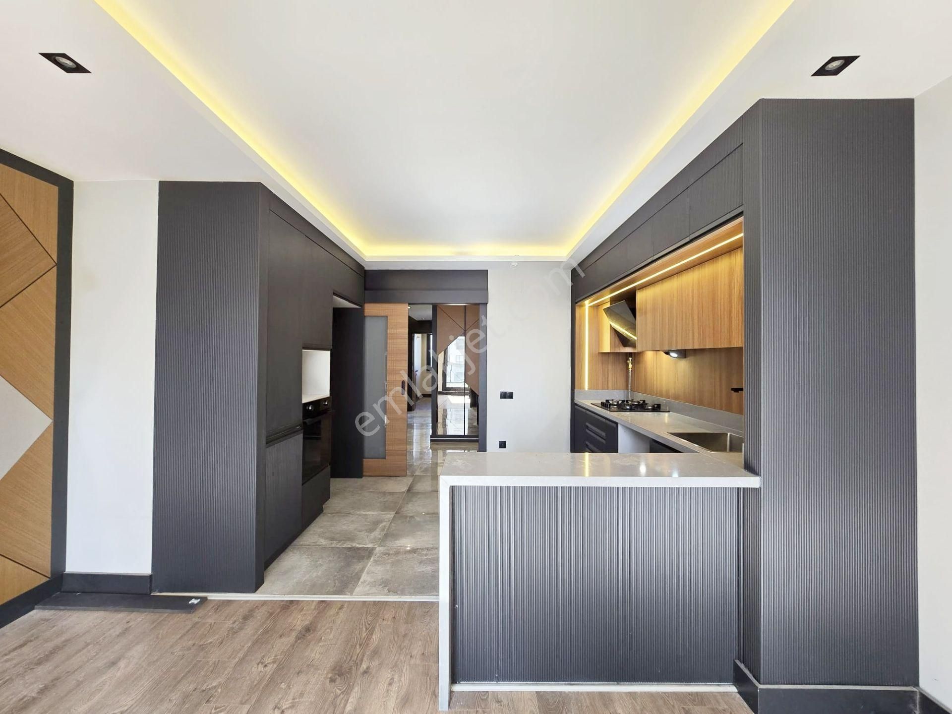 Yüzüncüyıl'da Bulvar Üzeri Site İçi Akıllı Ev Sıstemlı Sosyal Aktiviteli