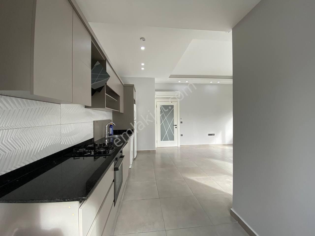 Mahmutlar Merkez'de Ful Aktiviteli Site İçerisinde 2+1 Boş Daire - Görsel 8