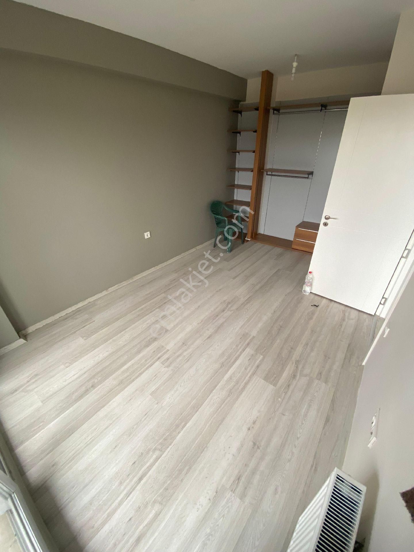 Erguvan Caddesi Üzeri Hasarsız İskanlı Kiralık 1+1 Daire - Görsel 8
