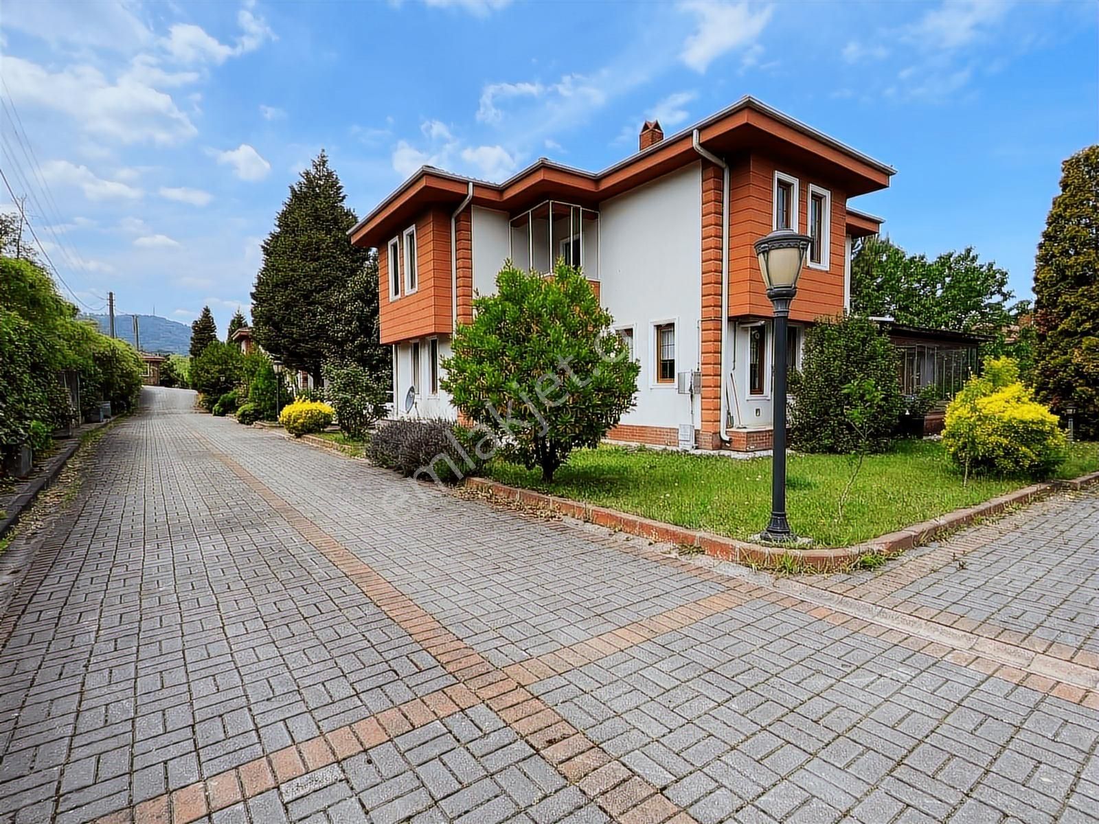 Kartepe Suadiye Mah. Satılık Site İçerisinde 5+1 Müstakil Villa