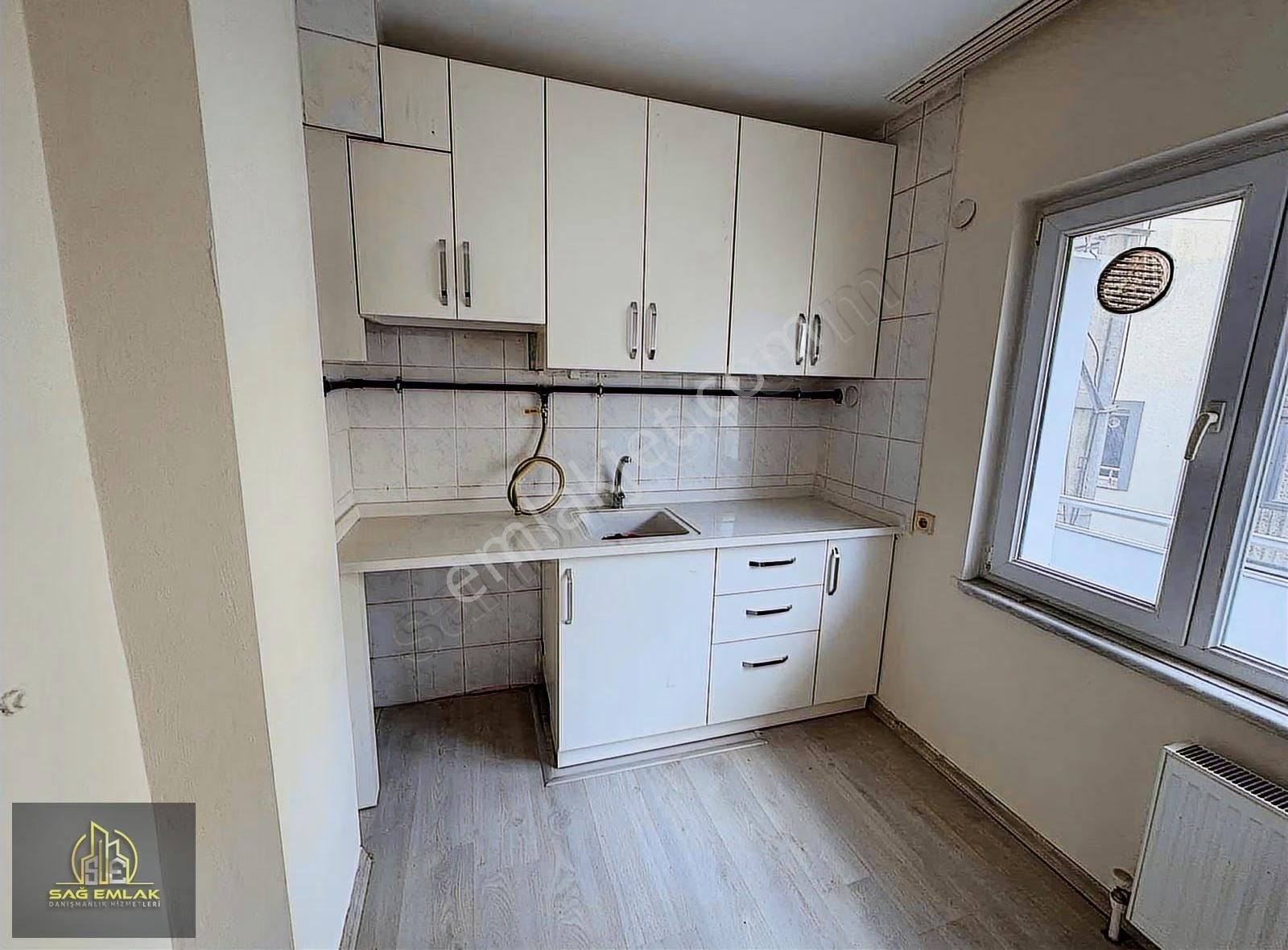 Bağlarbaşında Metroya 5 Dk Yenilenmiş 2+1 Kiralık Daire