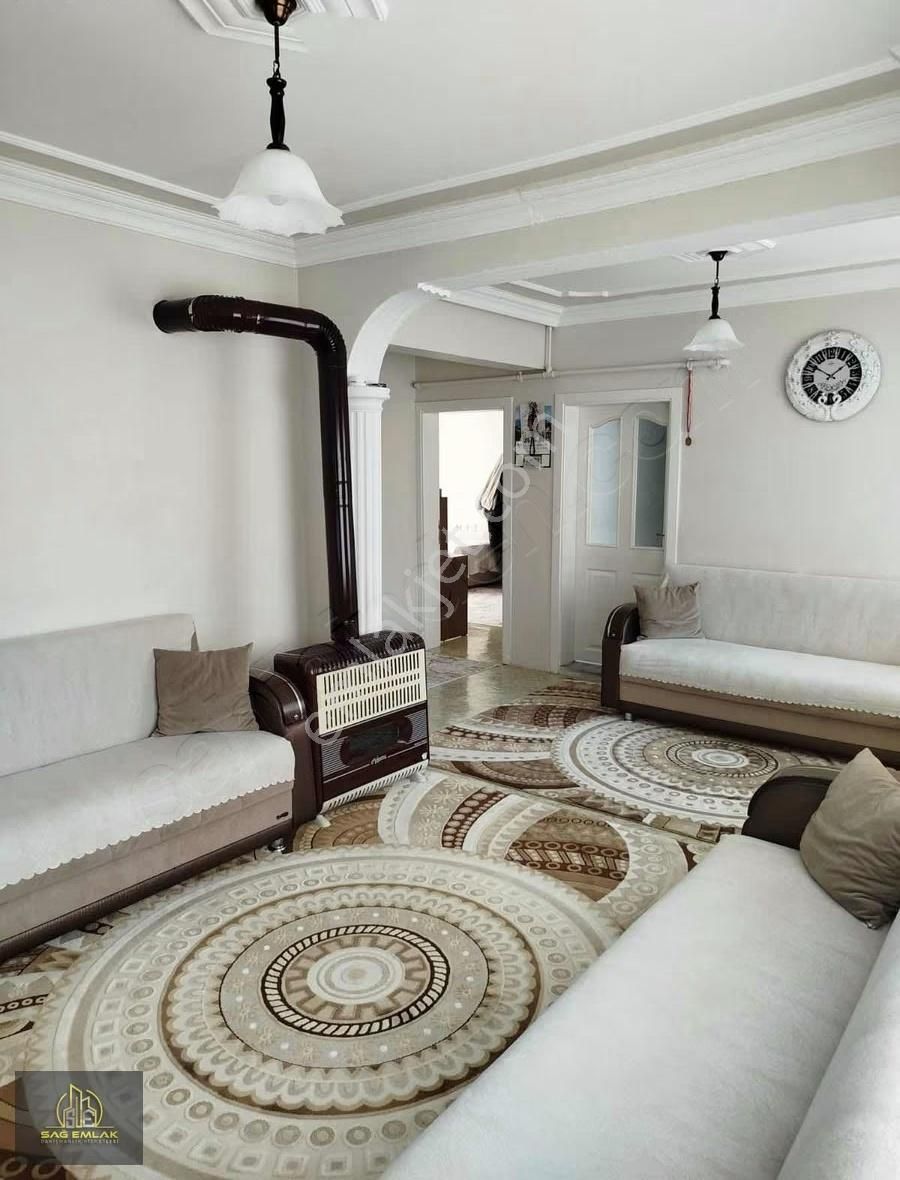 Bağlarbaşında Satılık 2+1 Daire Ara Kat Çift Cephe - Görsel 3