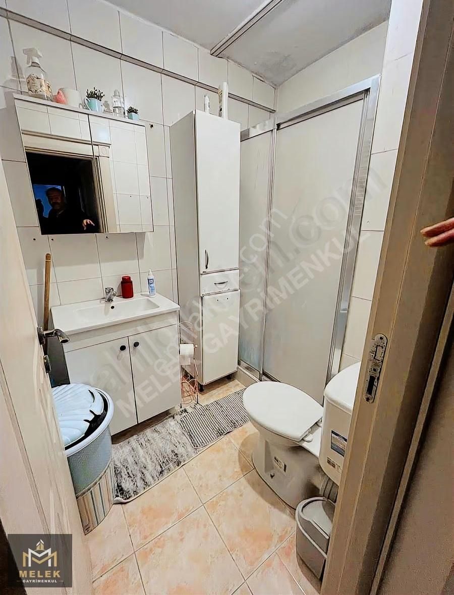 Melek Gayrimenkulden Hürriyette 3 Katlı Binada Satılık 1. Kat - Görsel 6