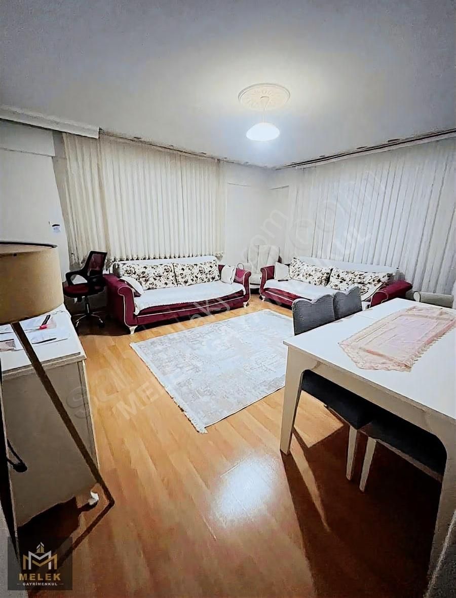 Melek Gayrimenkulden Hürriyette 3 Katlı Binada Satılık 1. Kat - Görsel 2