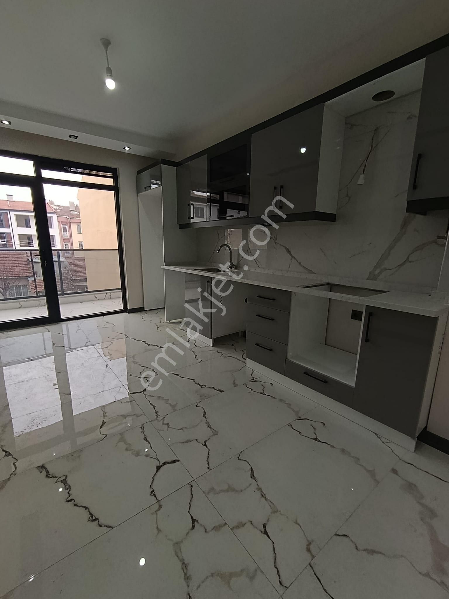 Çamlıca Mahallesinde 3+1 Sıfır Daire - Görsel 2