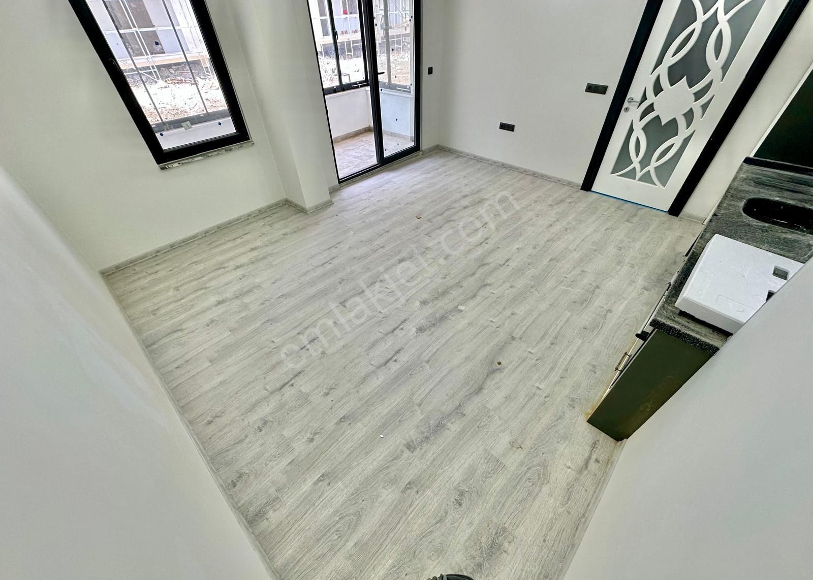 ⭐akçay Ay Emlak'tan⭐ Kapalı Balkonlu Yerden Isıtmalı Şık Tasarımlı Ön Cephe Satılık 1+1 Lüks Daire - Görsel 2