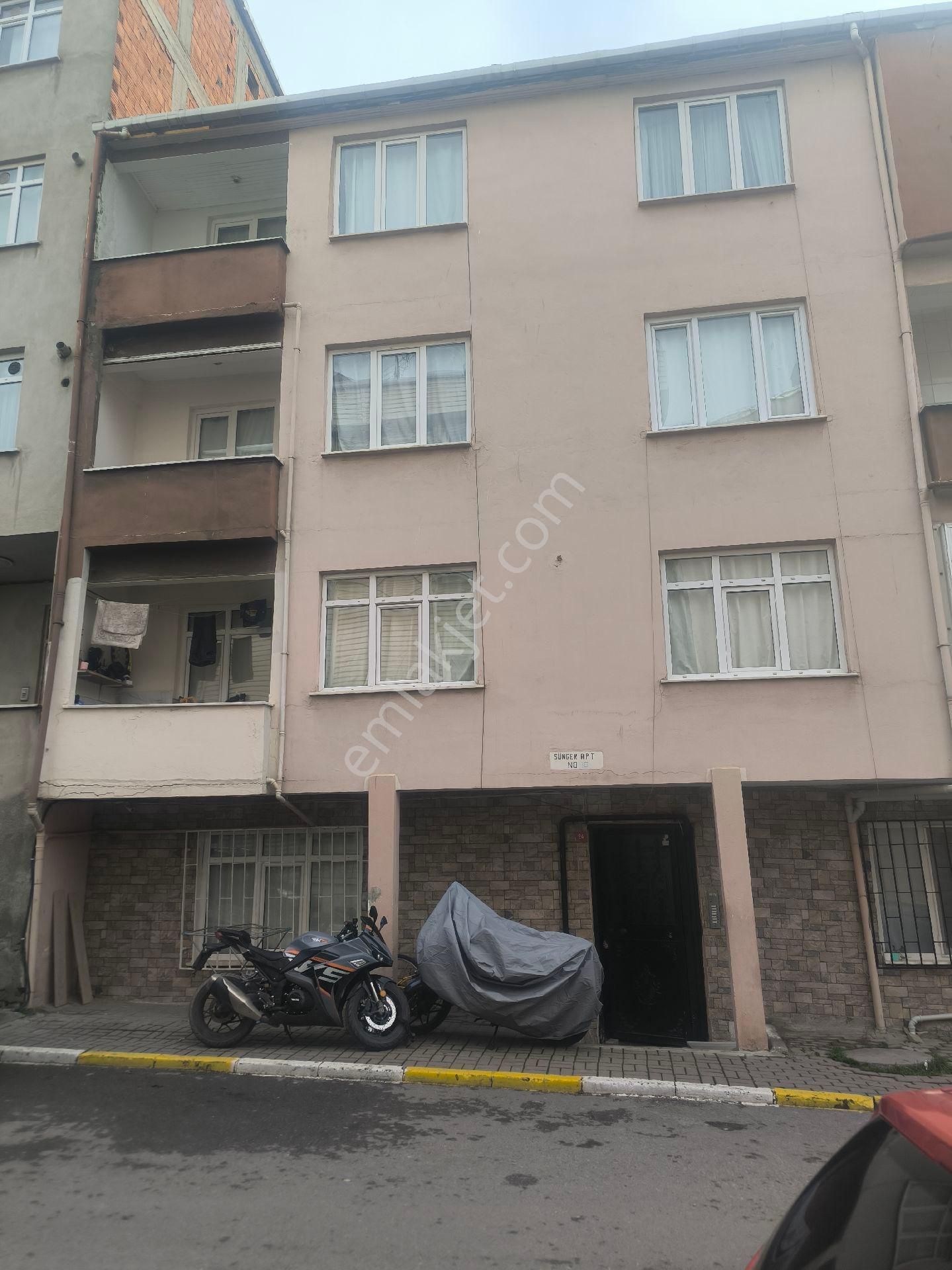 Pendik Üst Kaynarca Esenler Mahallesinde 3+1 Üçüncü Kat Doğalgaz Kombili Kiralık Daire