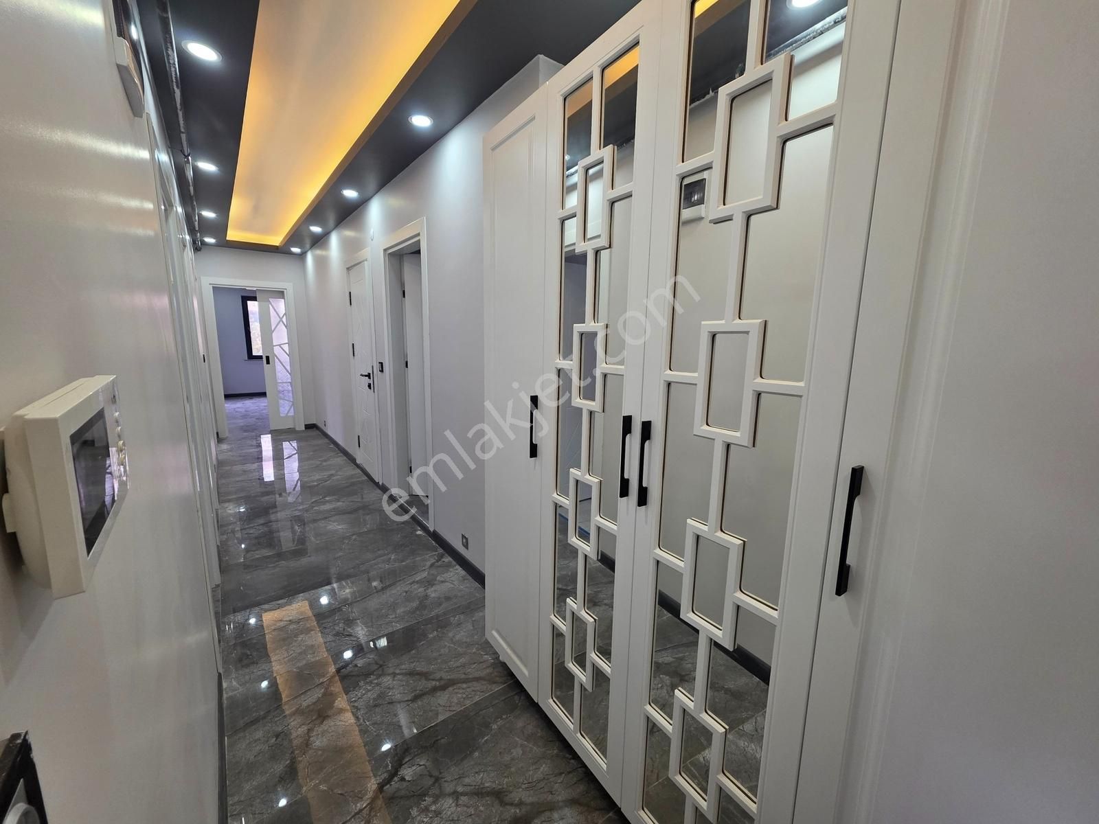 Kapaklı'nın En Merkezi Konumunda - Okulun Yanıbaşında Lüks 3+1 - Görsel 2