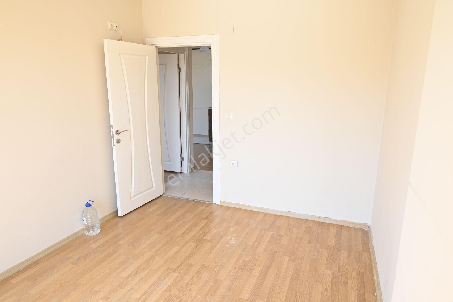 Üstünkent Emlak'tan Caddeye Yakın Konumda 2+1 Kiralık Daire - Görsel 24