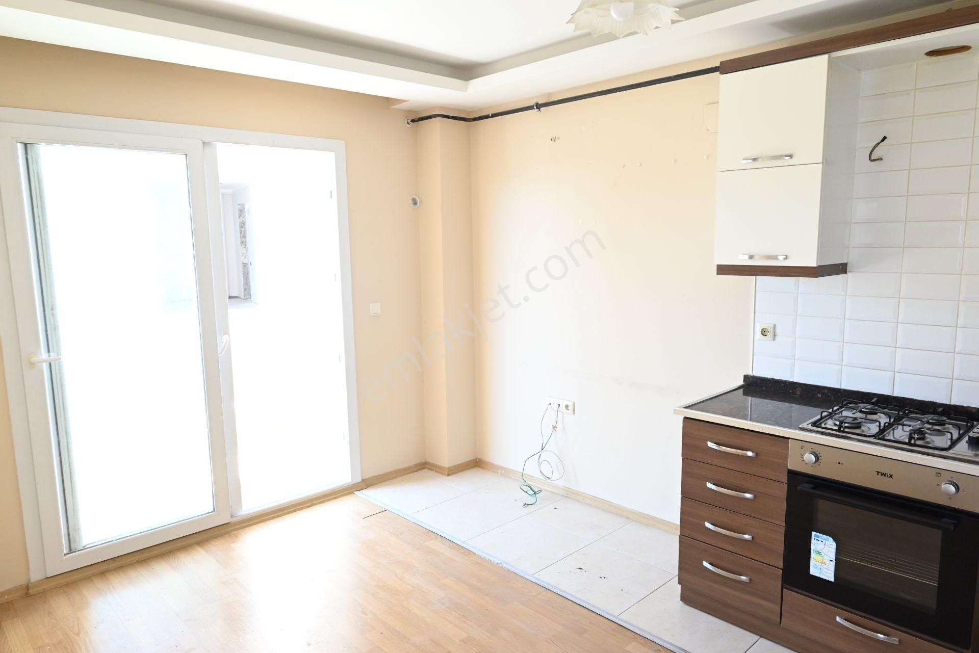 Üstünkent Emlak'tan Caddeye Yakın Konumda 2+1 Kiralık Daire - Görsel 11