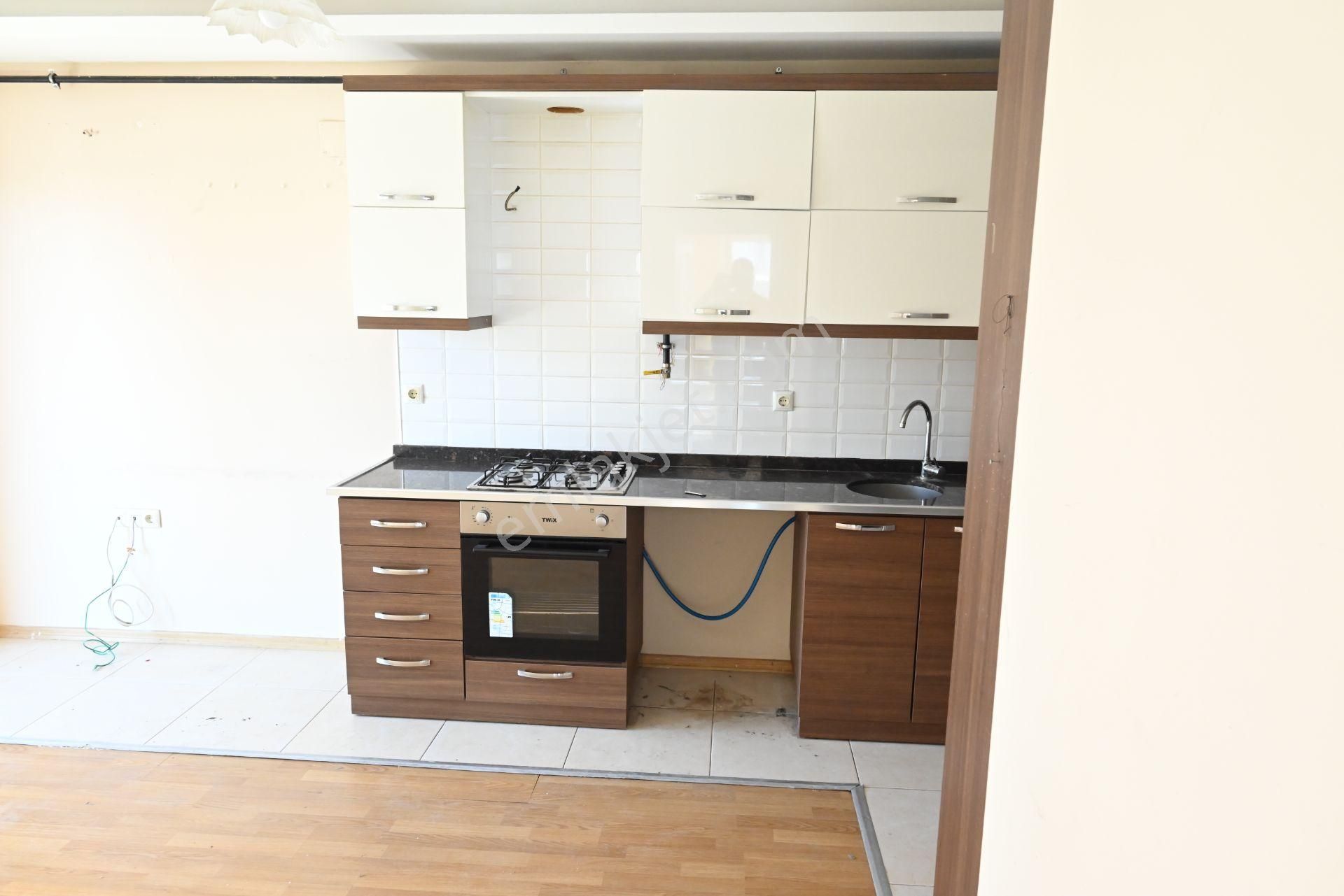 Üstünkent Emlak'tan Caddeye Yakın Konumda 2+1 Kiralık Daire - Görsel 9