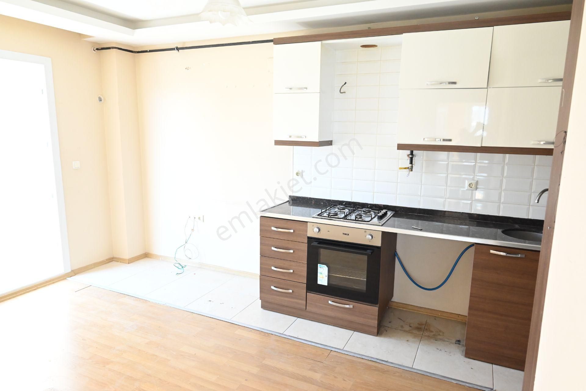 Üstünkent Emlak'tan Caddeye Yakın Konumda 2+1 Kiralık Daire - Görsel 10