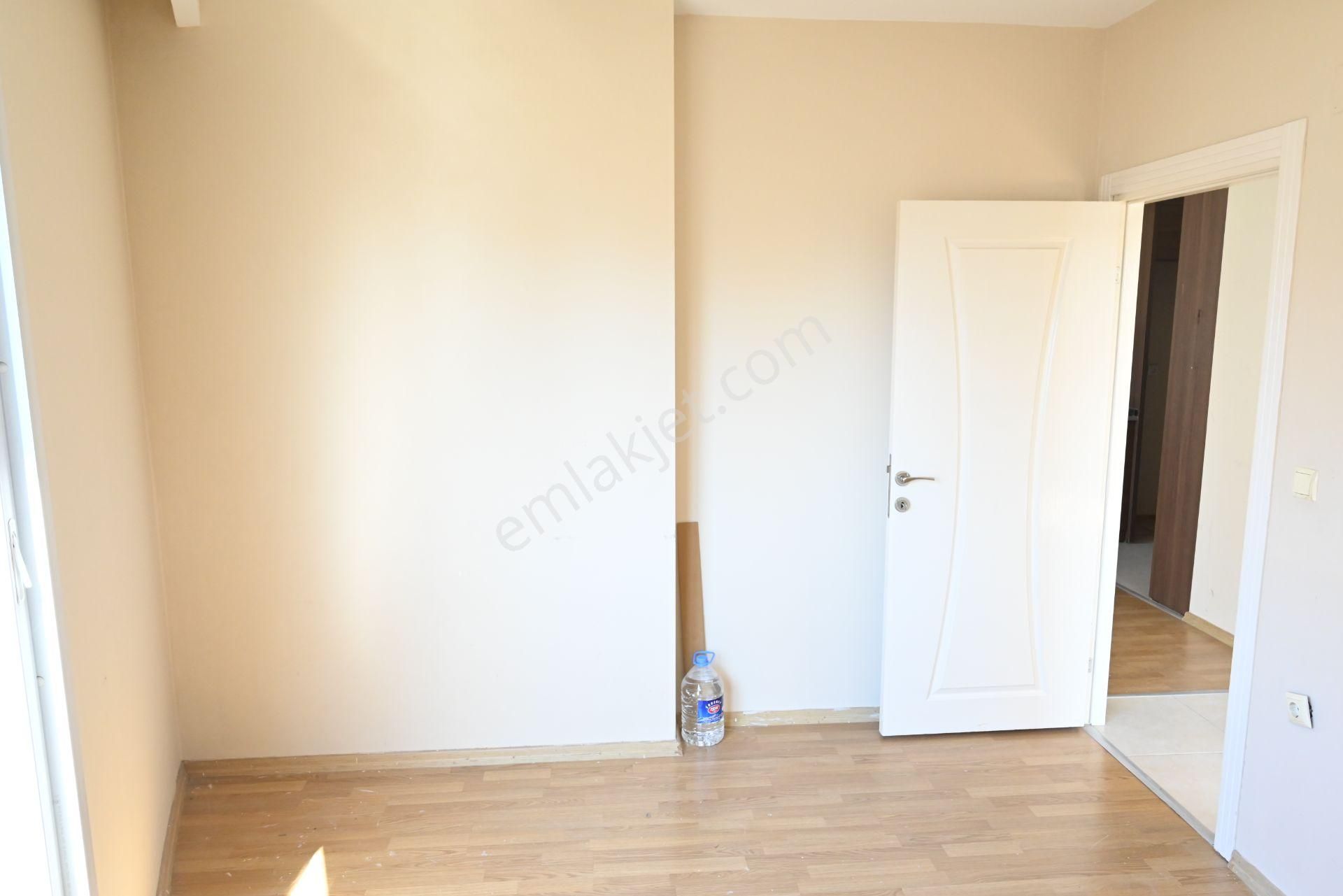 Üstünkent Emlak'tan Caddeye Yakın Konumda 2+1 Kiralık Daire - Görsel 17