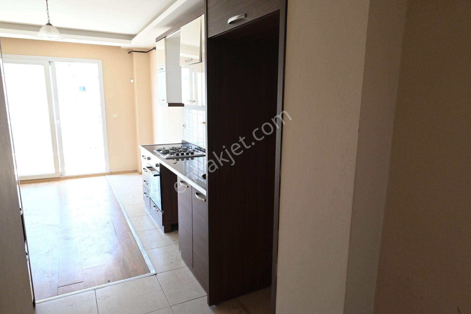 Üstünkent Emlak'tan Caddeye Yakın Konumda 2+1 Kiralık Daire - Görsel 8