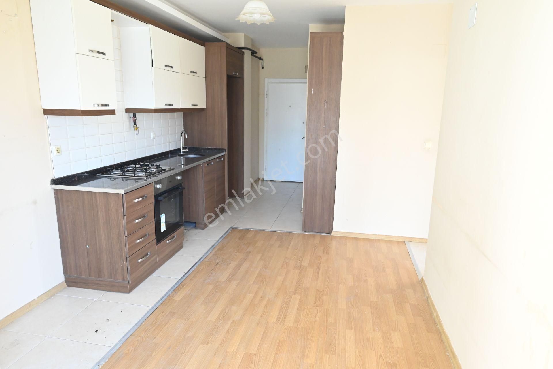 Üstünkent Emlak'tan Caddeye Yakın Konumda 2+1 Kiralık Daire - Görsel 2