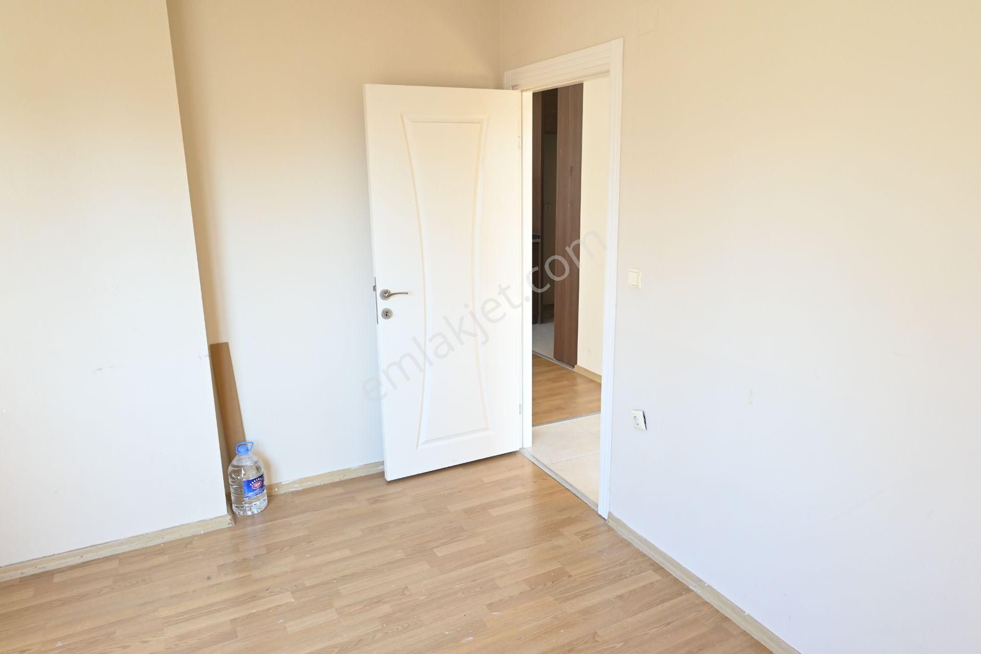Üstünkent Emlak'tan Caddeye Yakın Konumda 2+1 Kiralık Daire - Görsel 18