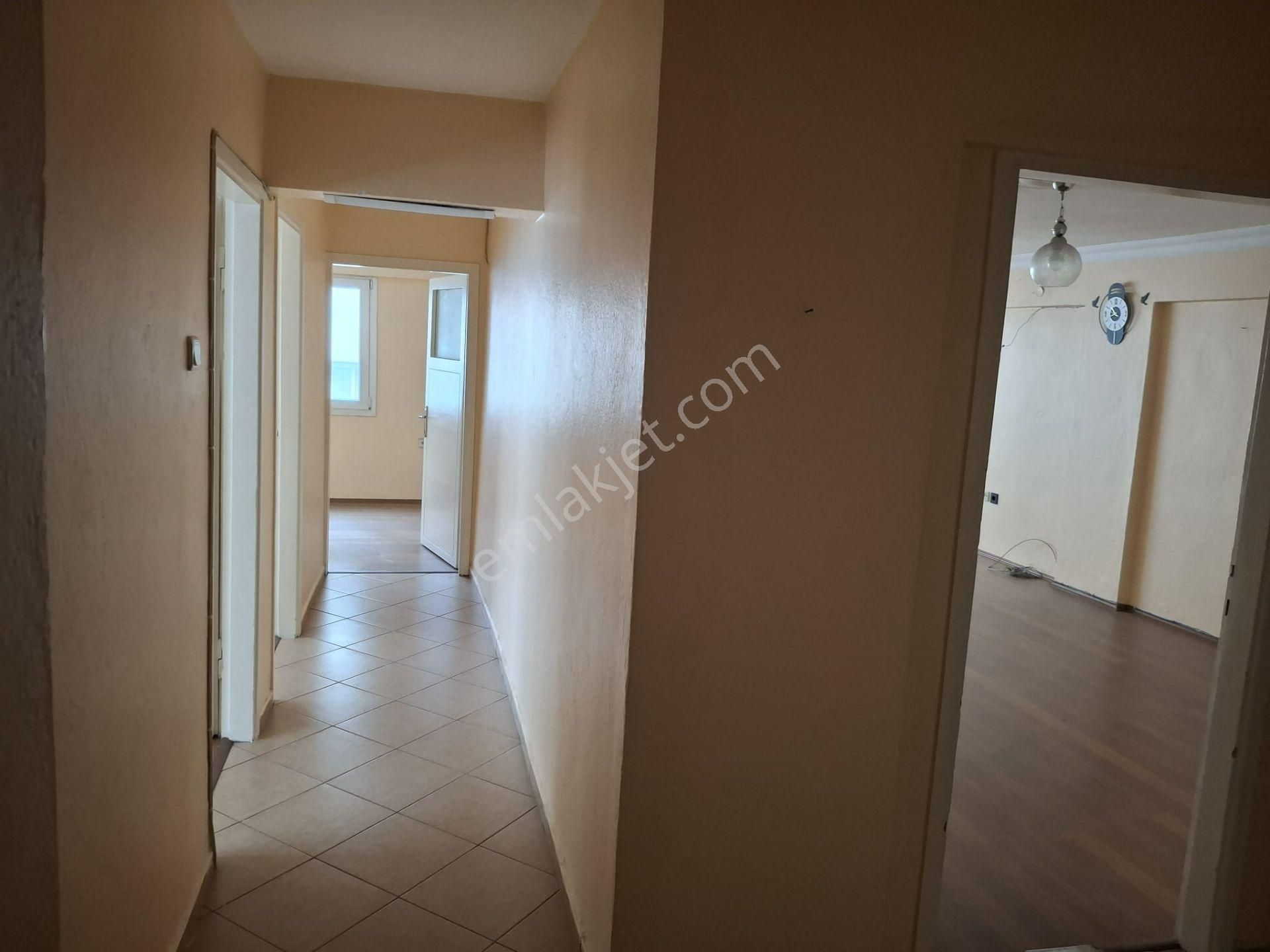 Taşkent De Aile Apartmanında Bakımlı Daire - Görsel 3