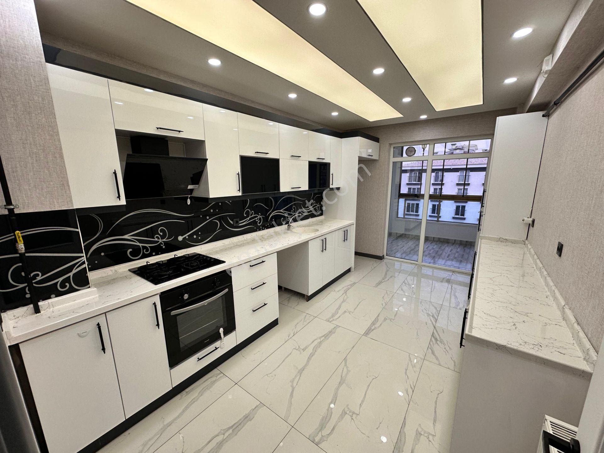 Park Okul Cadde Üçgenin De Ara Katta 2 Banyolu 3+1 Daire - Görsel 8