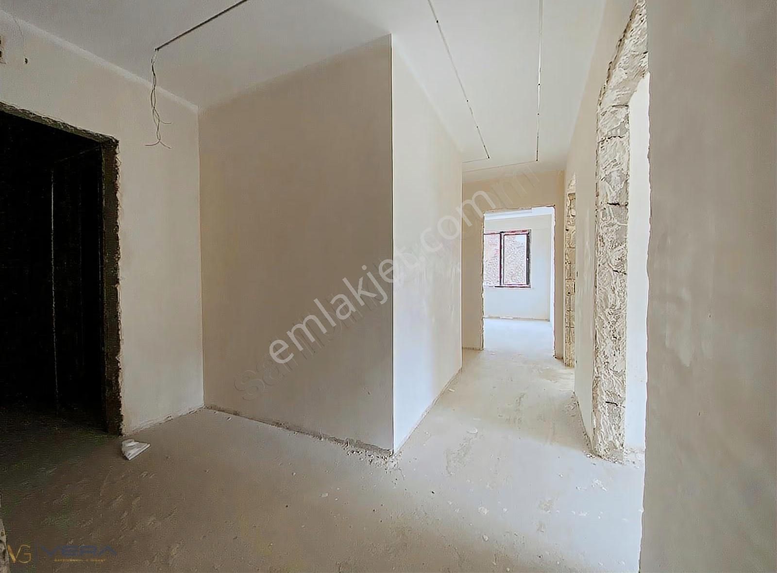 Abdulhamithan'da Satılık 2.5+1 Fırsat Daire - Görsel 2