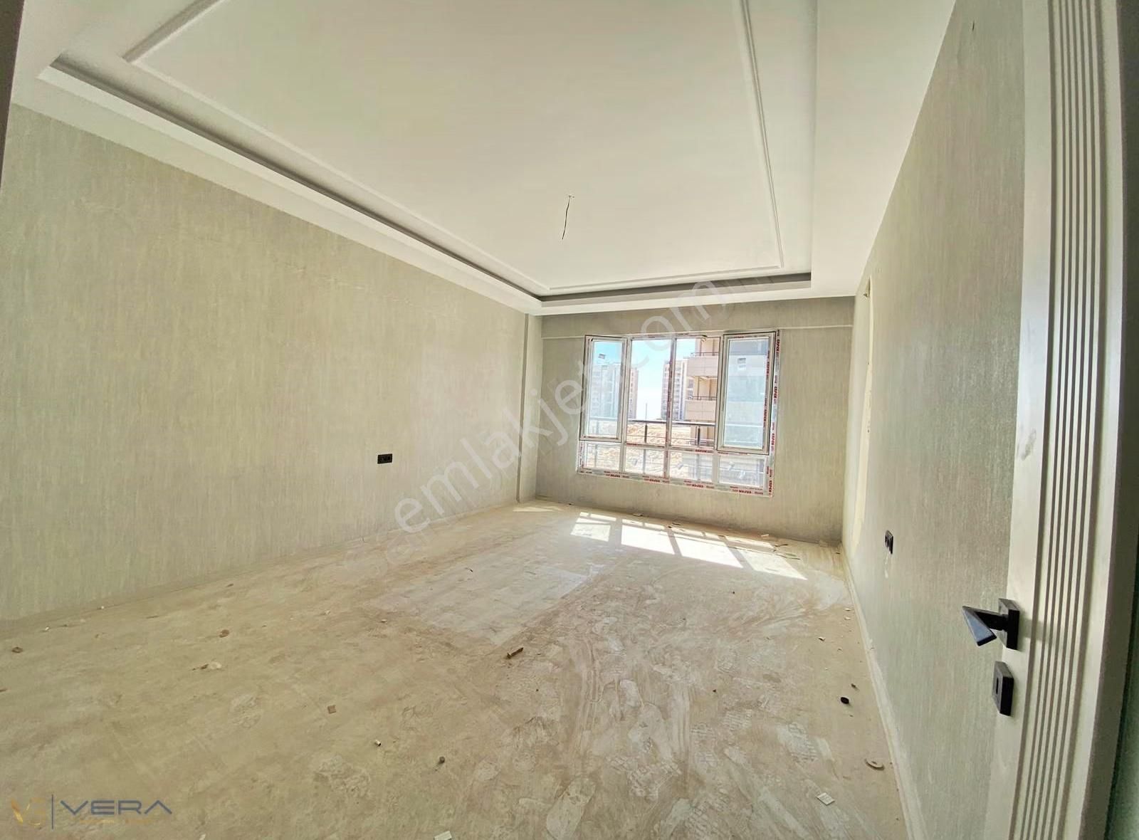 Abdulhamithan'da Satılık 2.5+1 Fırsat Daire