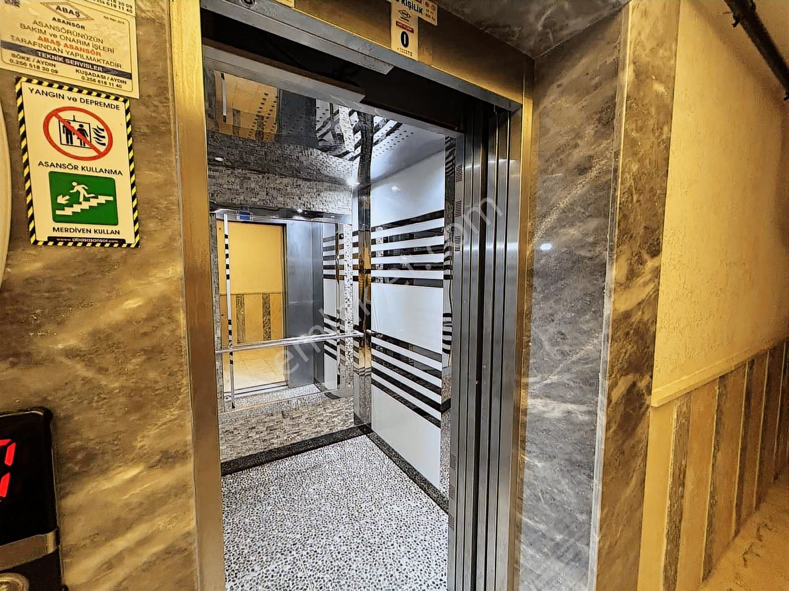 Kuşadası Merkeze Yakı Eşyalı 1+1 Daire - Görsel 25