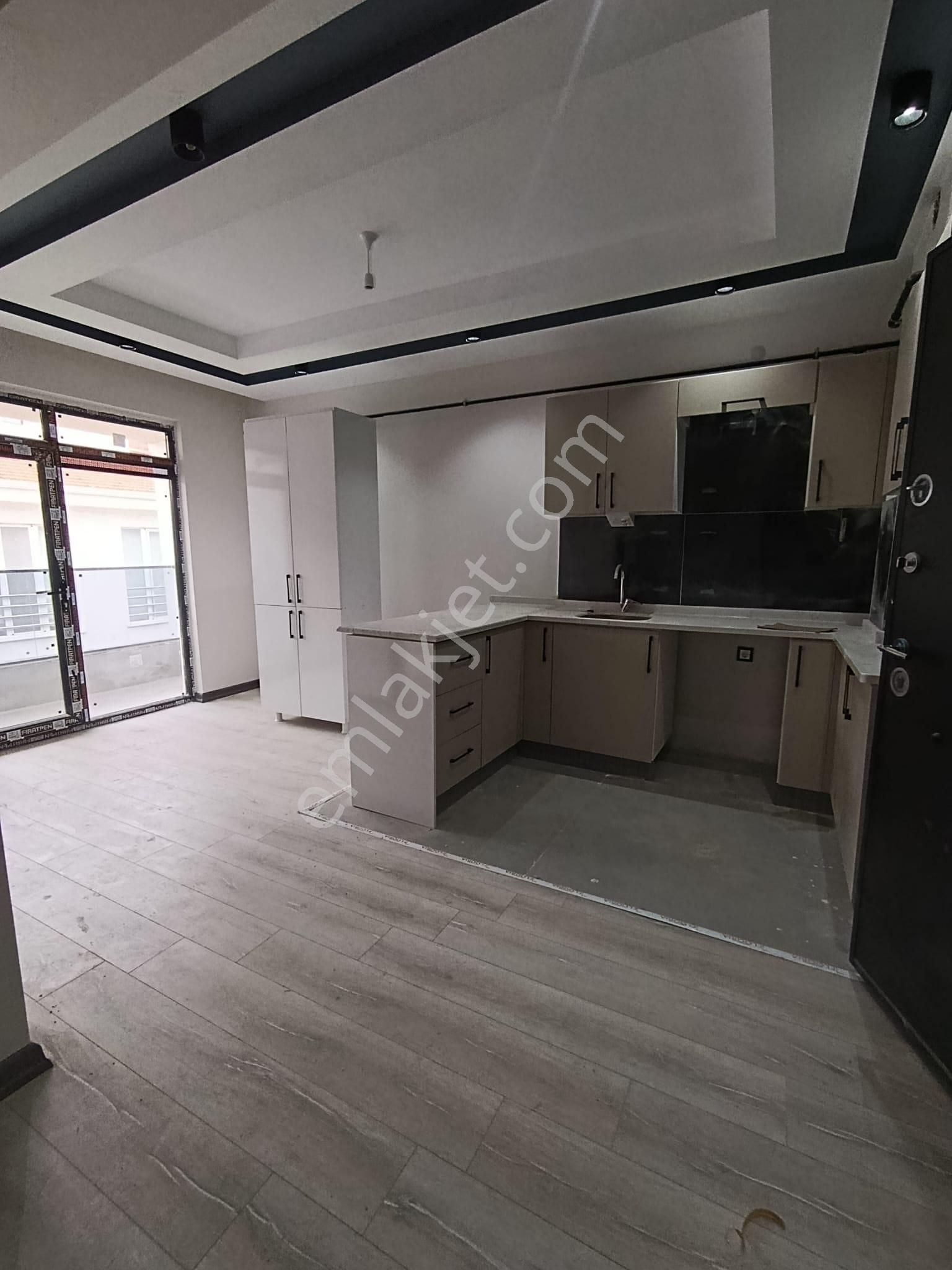 Çamlıca Mahallesinde Sıfır 1+1 Daire