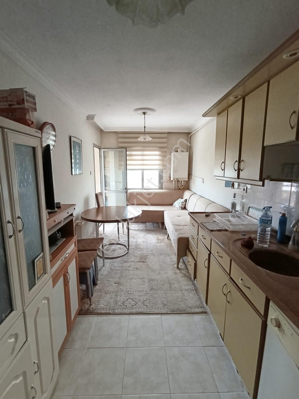 Otoparklı Asansörlü Ve D.gazlı Ara Kat Full Eşyalı 3+1 Kiralık Daire! - Görsel 19