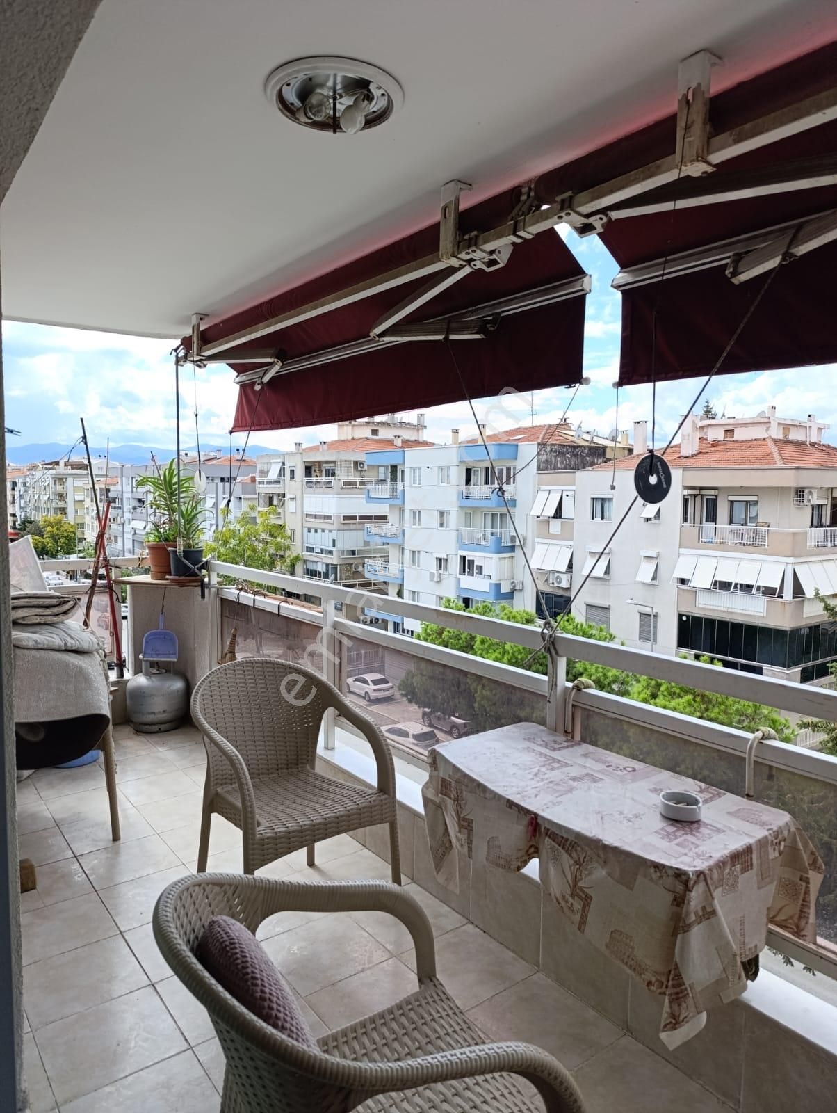 Otoparklı Asansörlü Ve D.gazlı Ara Kat Full Eşyalı 3+1 Kiralık Daire!