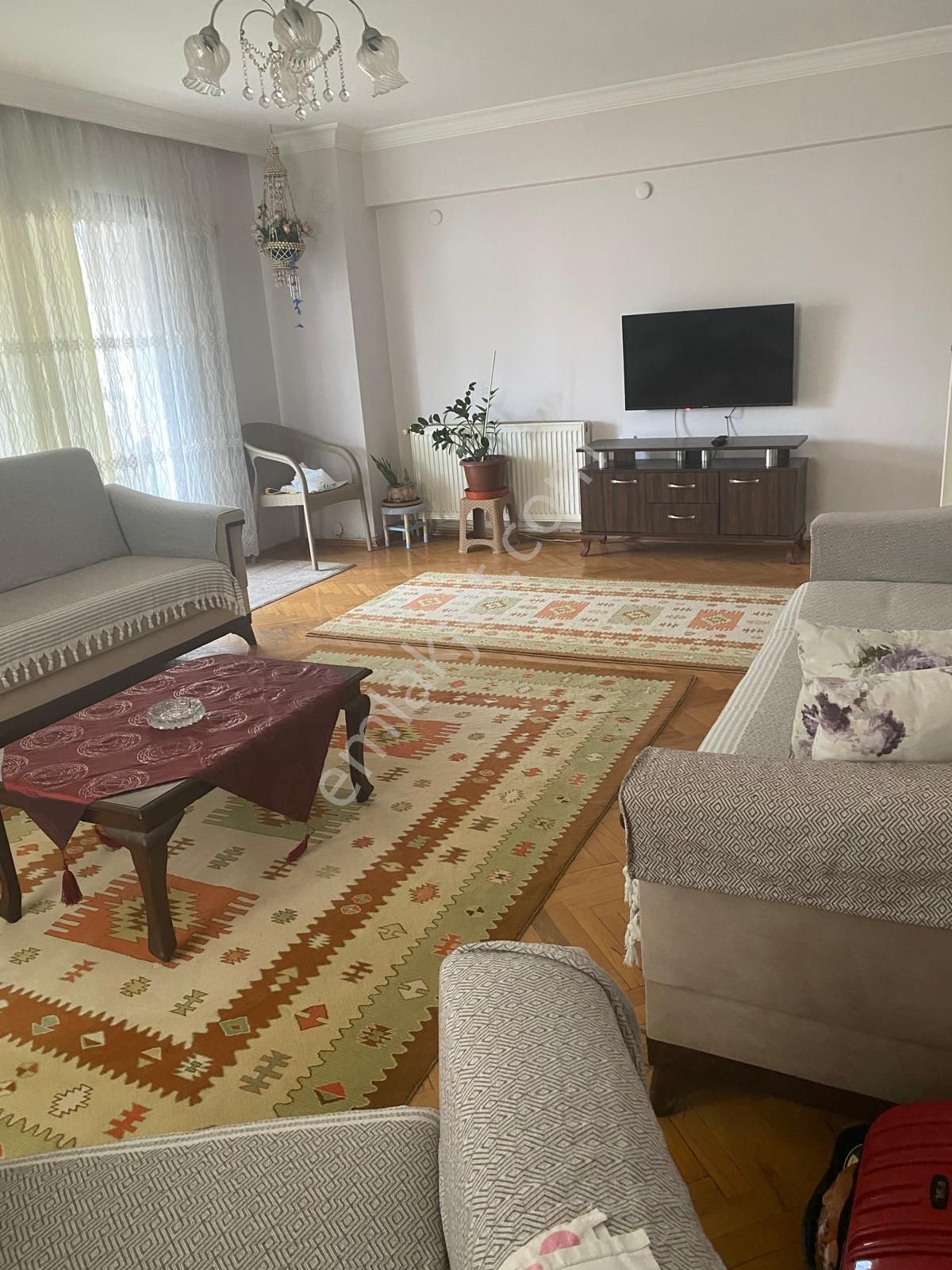 Otoparklı Asansörlü Ve D.gazlı Ara Kat Full Eşyalı 3+1 Kiralık Daire! - Görsel 12