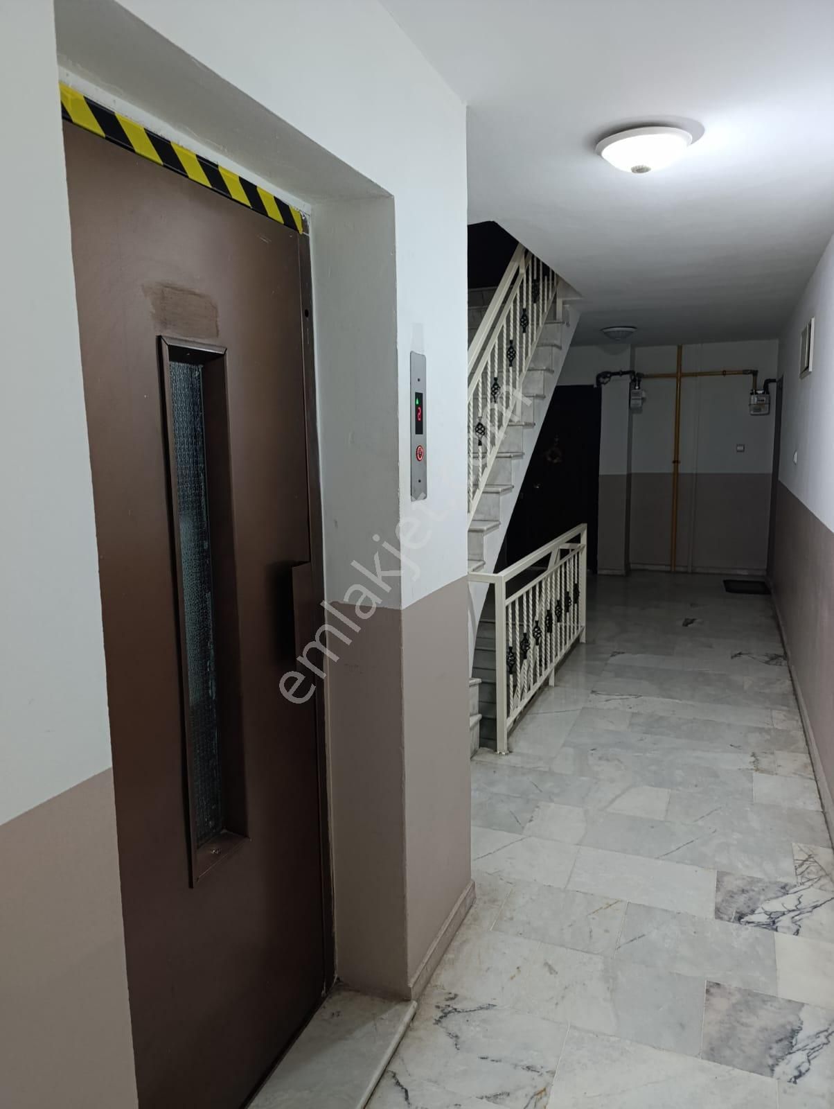 Otoparklı Asansörlü Ve D.gazlı Ara Kat Full Eşyalı 3+1 Kiralık Daire! - Görsel 8
