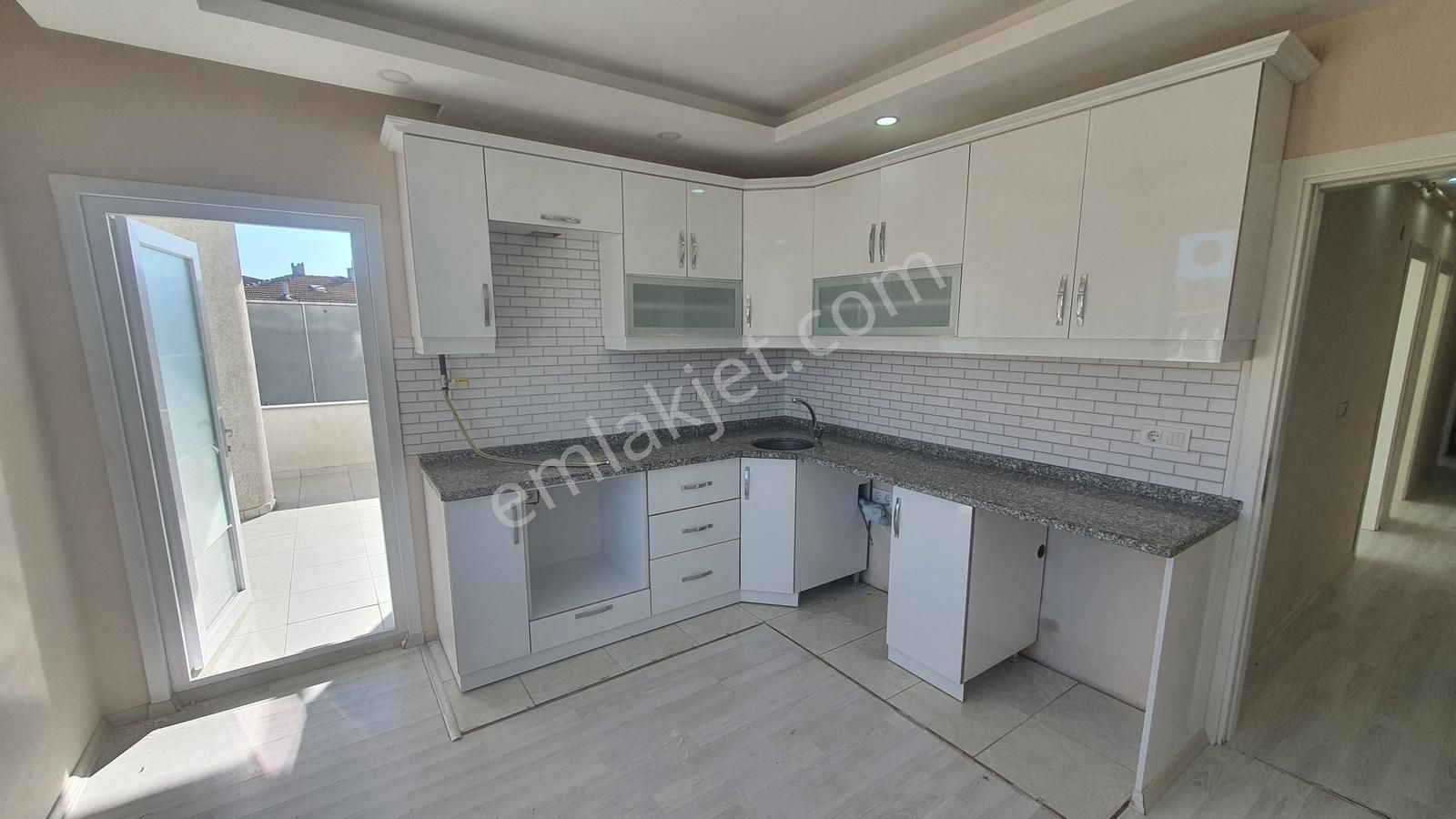 Geniş Teraslı, Otoparklı, Güney Cephe 3+1 - Görsel 16