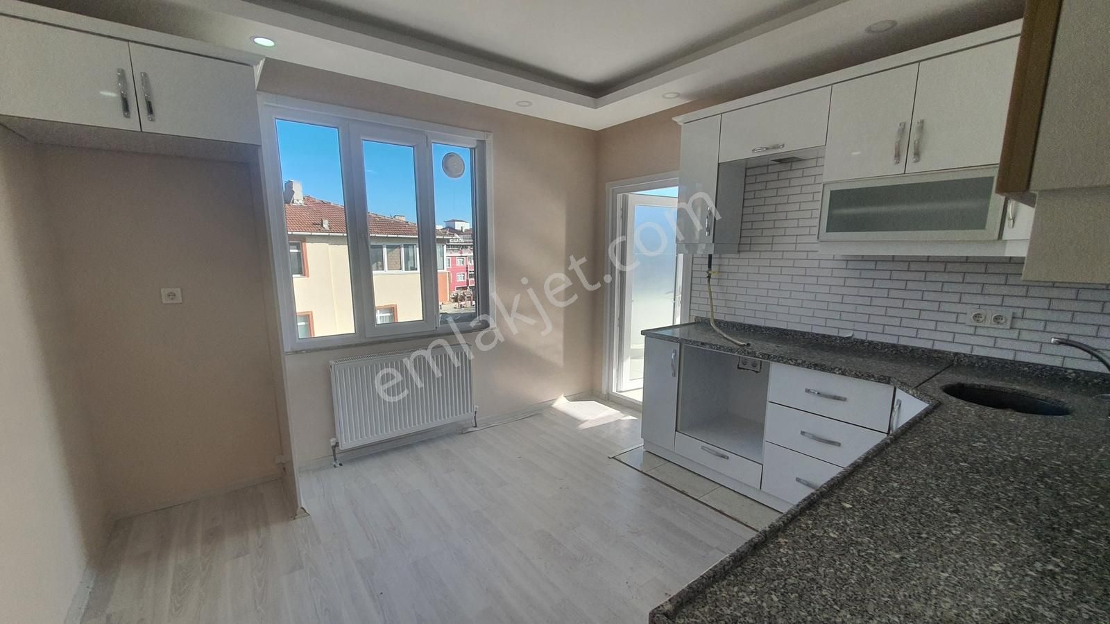 Geniş Teraslı, Otoparklı, Güney Cephe 3+1 - Görsel 15