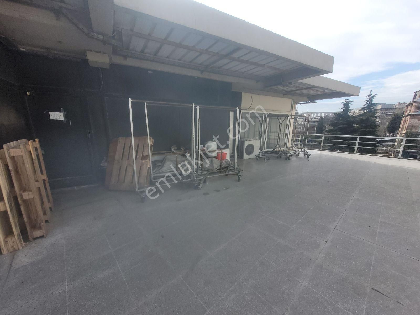 İmç'de 5. Blok'ta Satılık Boş Dükkan Depo Mağaza - Görsel 2