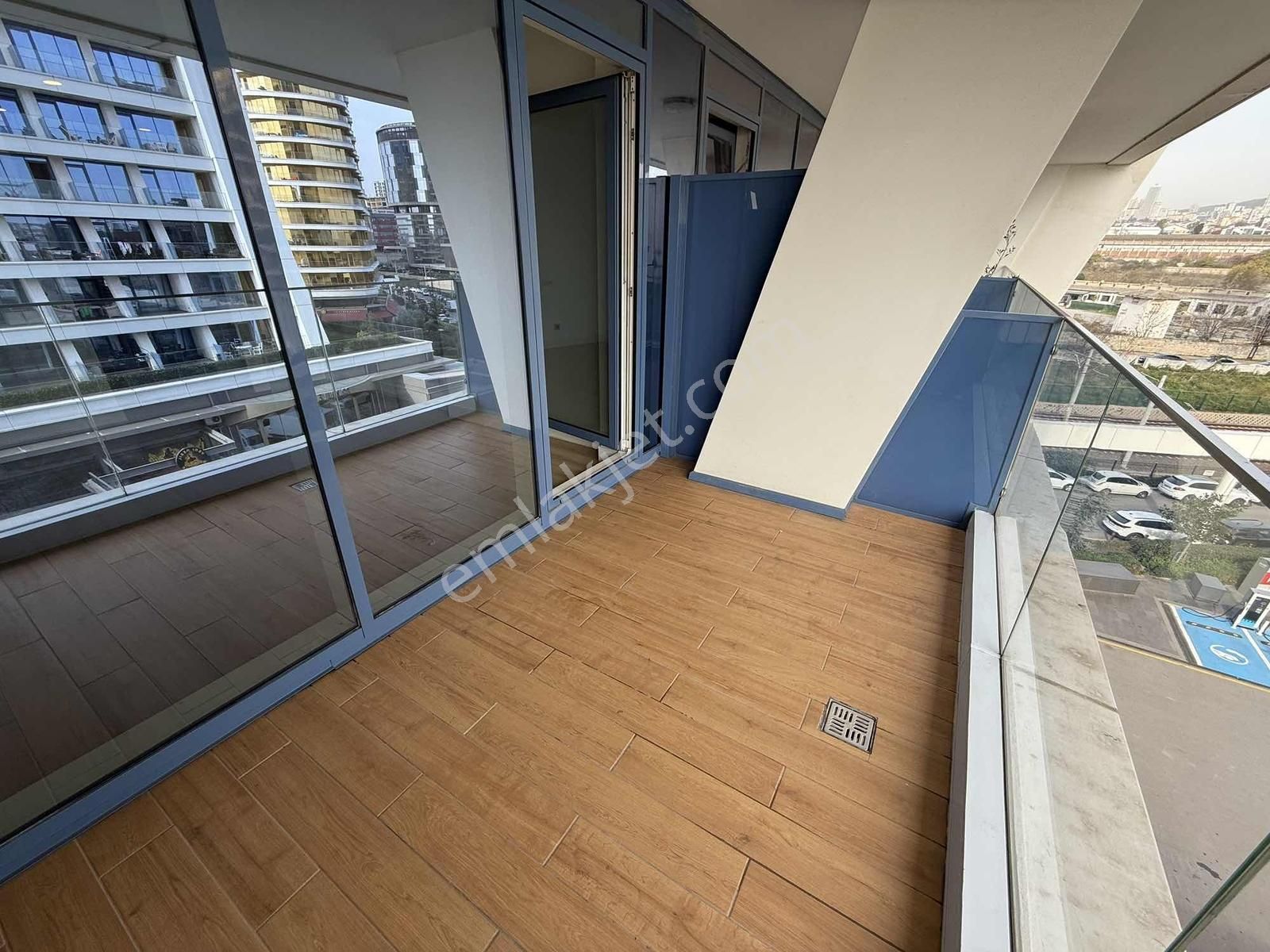 İstmarina Satılık Boş 1+0 Deniz Manzaralı Balkonlu Home Ofis - Görsel 4