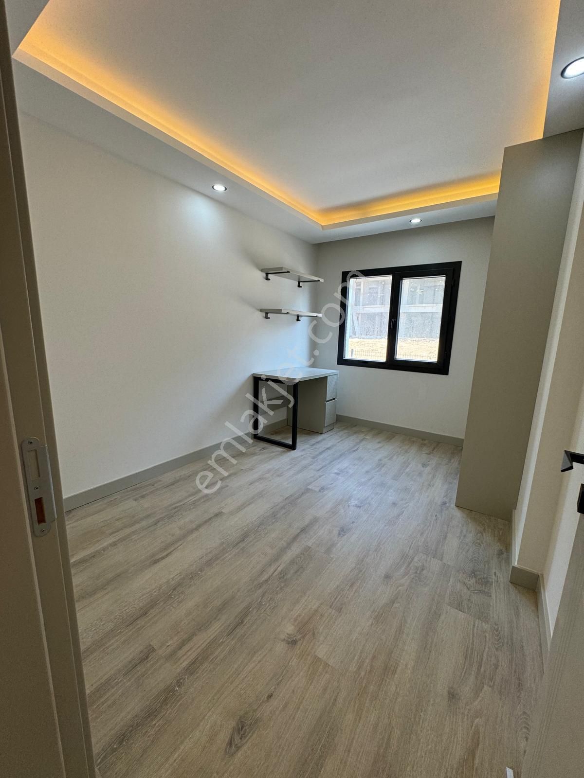 Kuşadasında 3+1 Geniş Kullanımlı Havuzlu Sitede Lüks Daire - Görsel 7