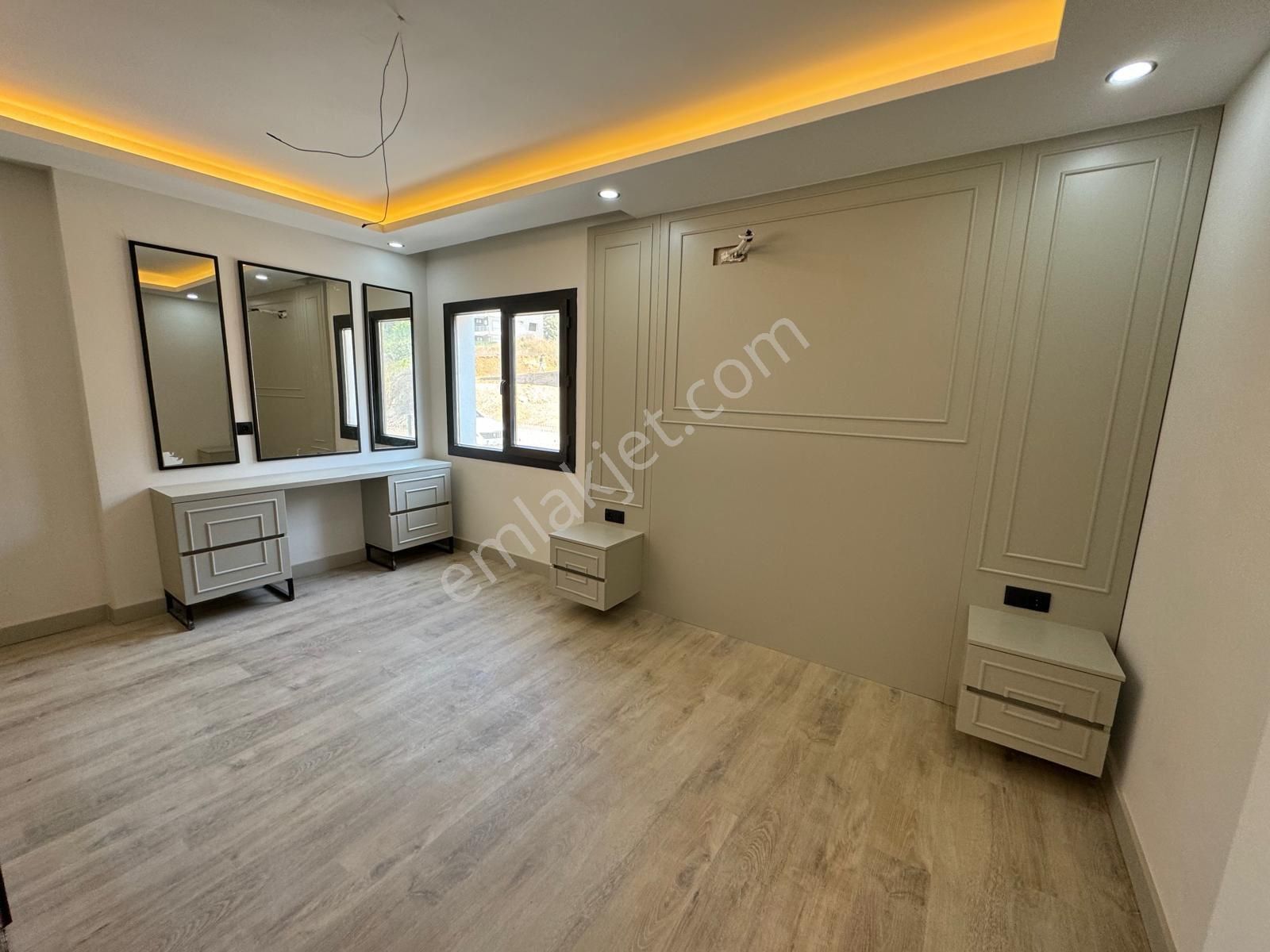 Kuşadasında 3+1 Geniş Kullanımlı Havuzlu Sitede Lüks Daire - Görsel 23